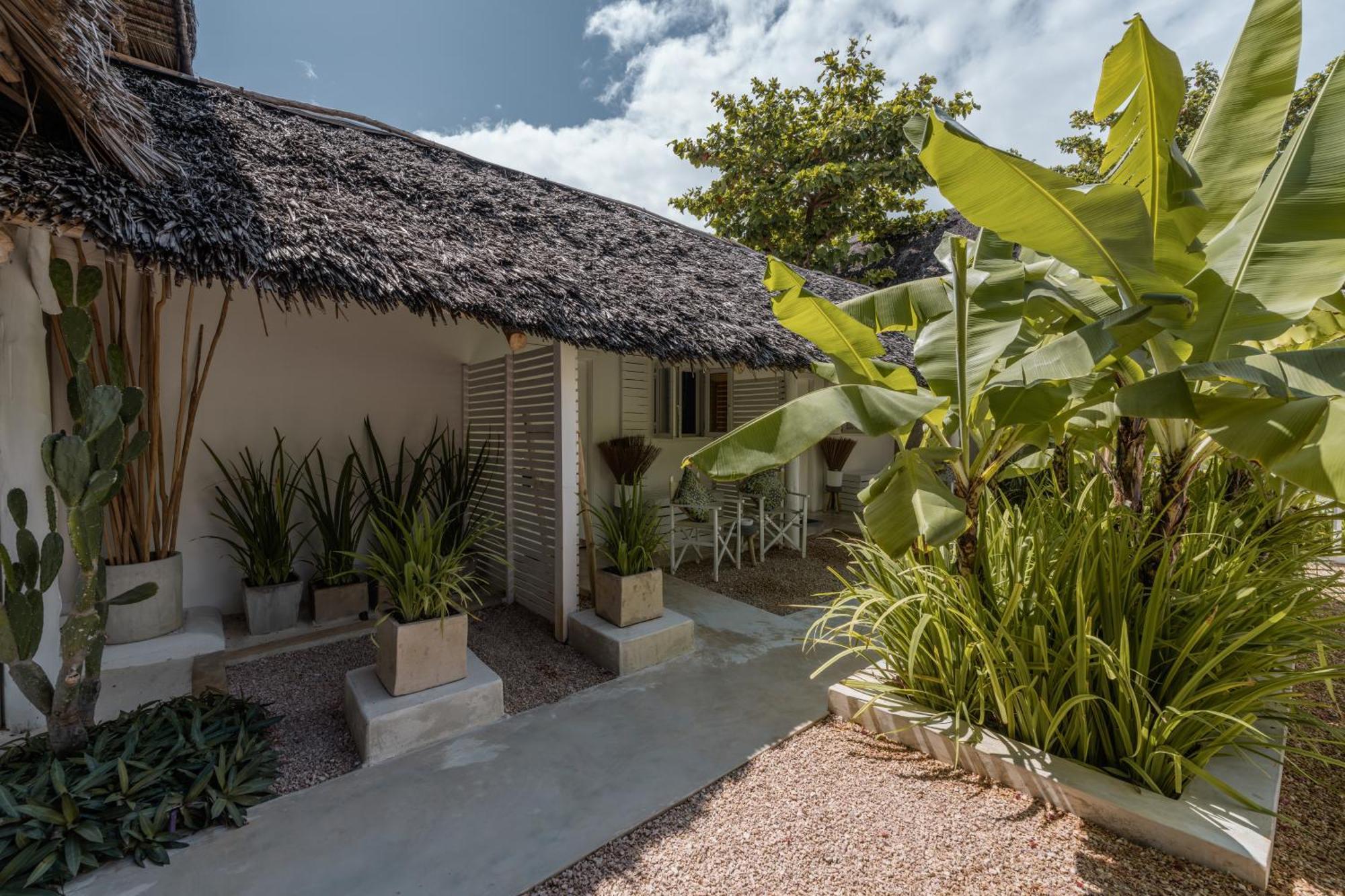 The Loop Beach Resort (Adults Only) จัมเบียนี ภายนอก รูปภาพ