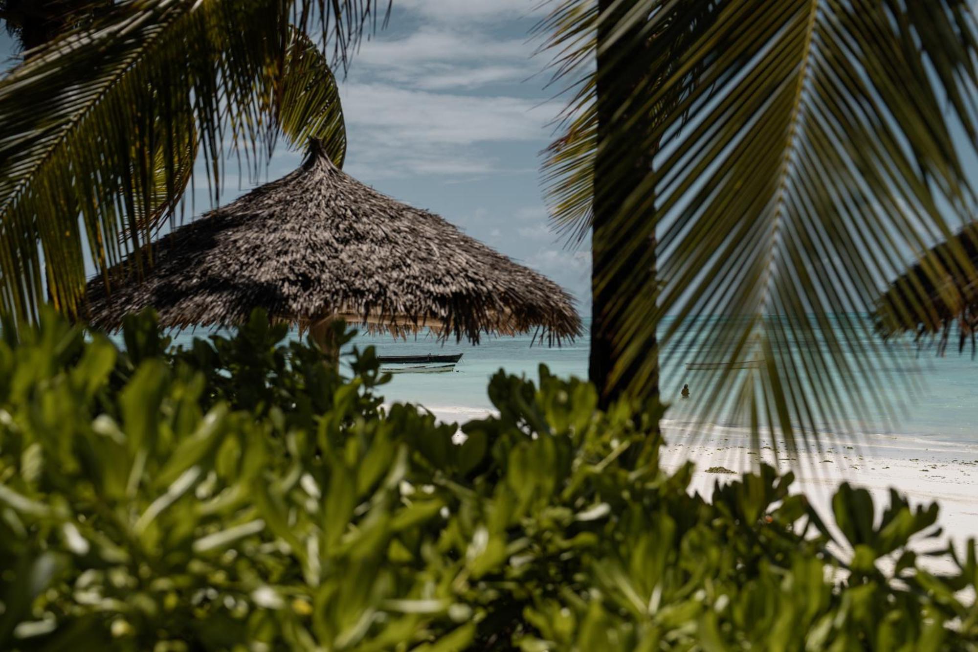 The Loop Beach Resort (Adults Only) จัมเบียนี ภายนอก รูปภาพ